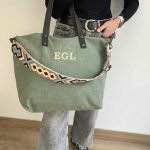 bolso con iniciales