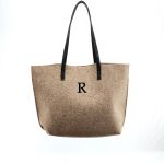 bolso con iniciales