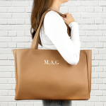 bolso con iniciales